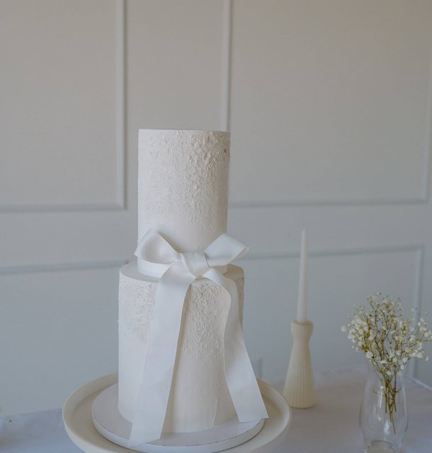 Custom wedding cake design by All Things Cake in Denver, CO (gallery image 8 of 8)